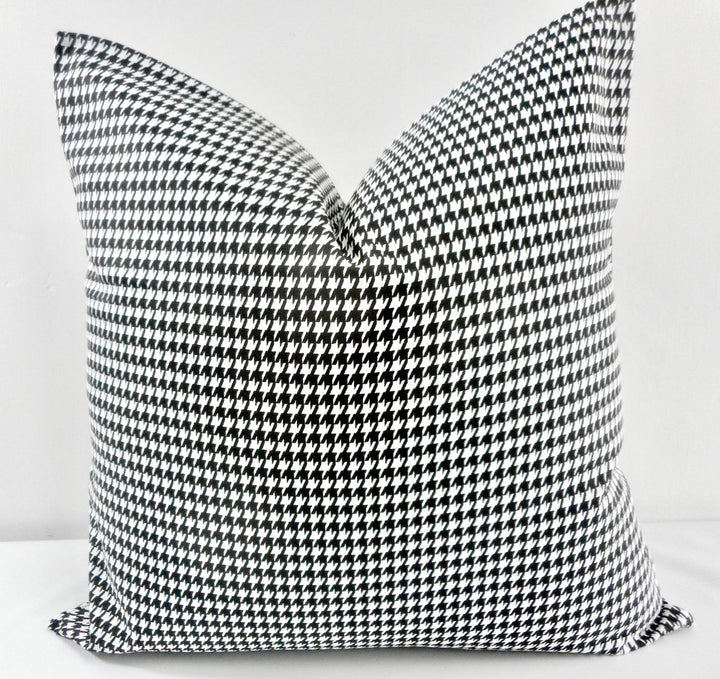 Farmhouse Black & White Mini Houndstooth Pillow Cover